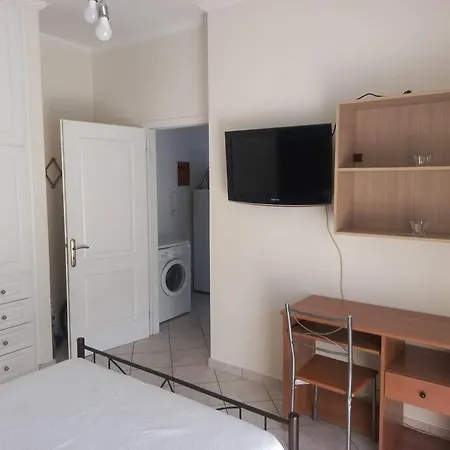 Stefkas Apartment1 Patras Buitenkant foto