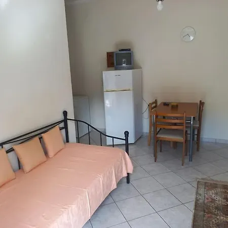Stefkas Apartment1 Patras Buitenkant foto